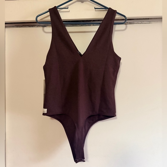 Vuori Halo Bodysuit Mahogany Heather Size L NWT - Picture 5 of 6